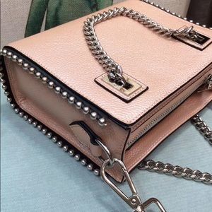 Meet your Posher, Paschal